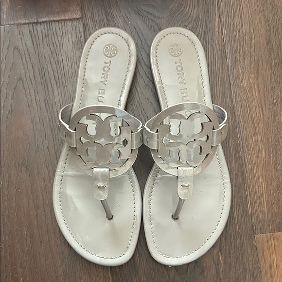 TORY BURCH MILLER SANDALS MALTA GRAY PATENT sz 9.5 - Picture 3 of 9